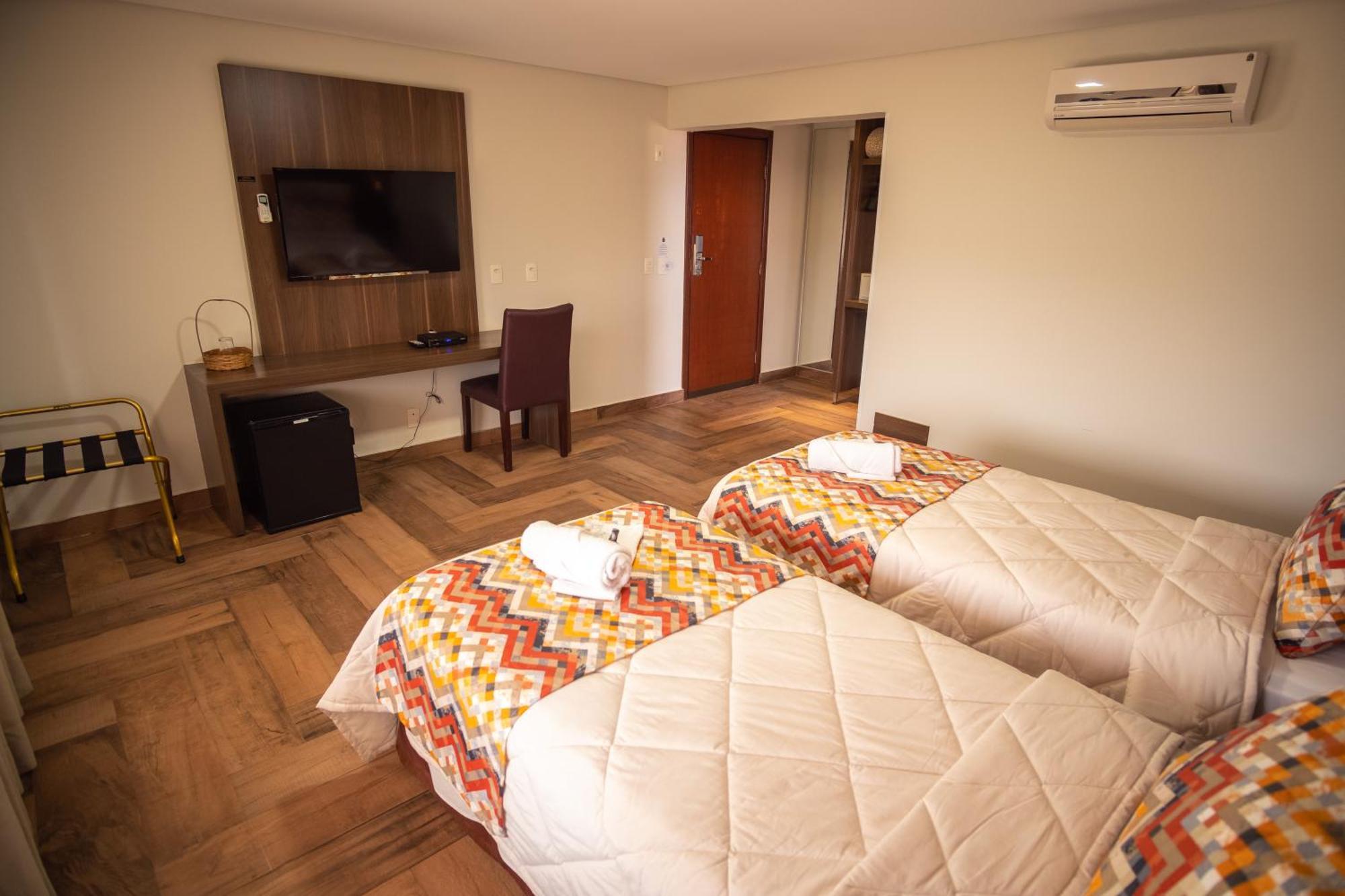 Padom Business Hotel Braganca Paulista Bagian luar foto