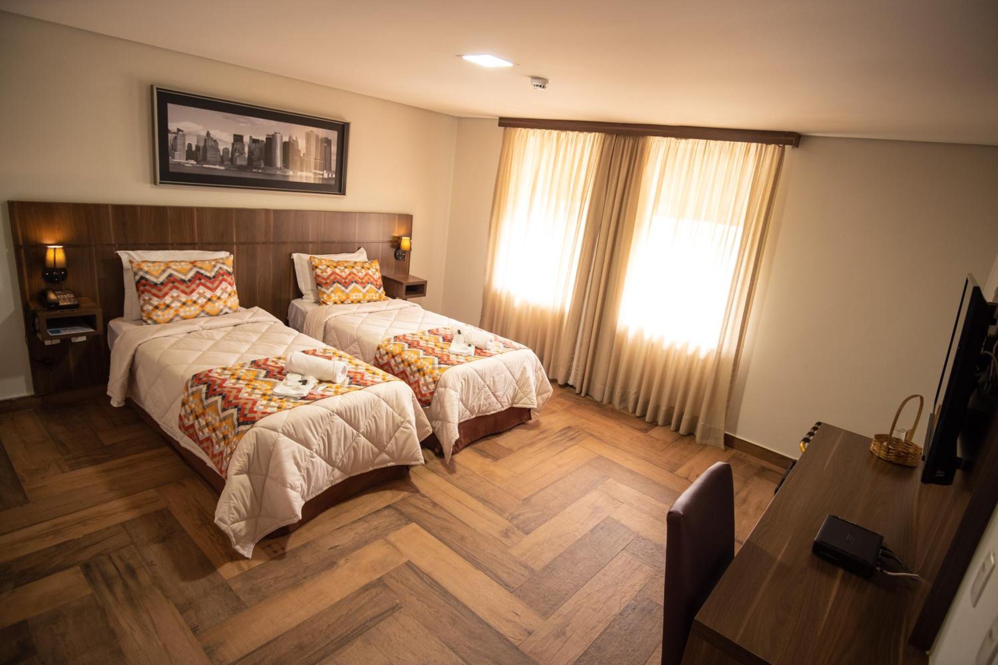 Padom Business Hotel Braganca Paulista Bagian luar foto